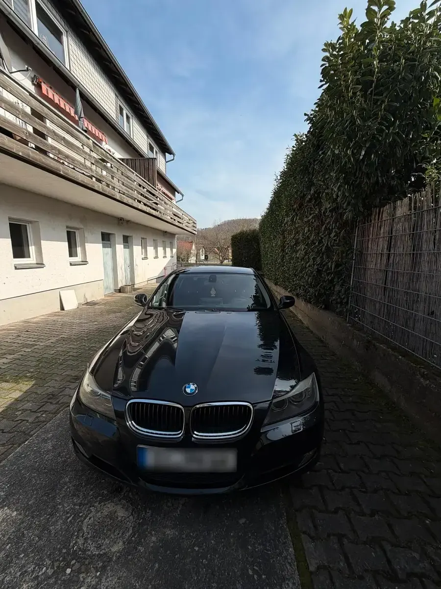 Gebraucht BMW 318 147 PS (108 kW) 2008 Schwarz Limousine