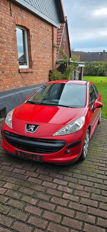 Rot Gebraucht 2006 Peugeot 207 Limousine | 1.750 € (Etwas zu teuer) - Bild 1/4
