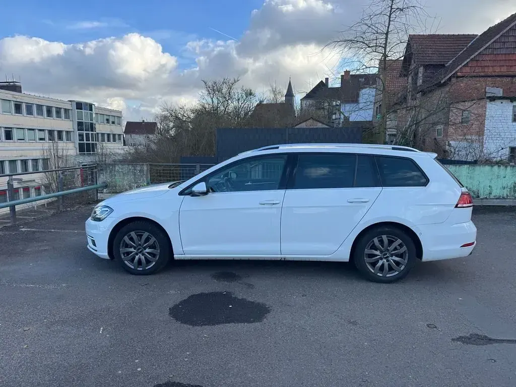 Gebraucht VW Golf VII Highline 150 PS (110 kW) 2018 Weiß Kombi