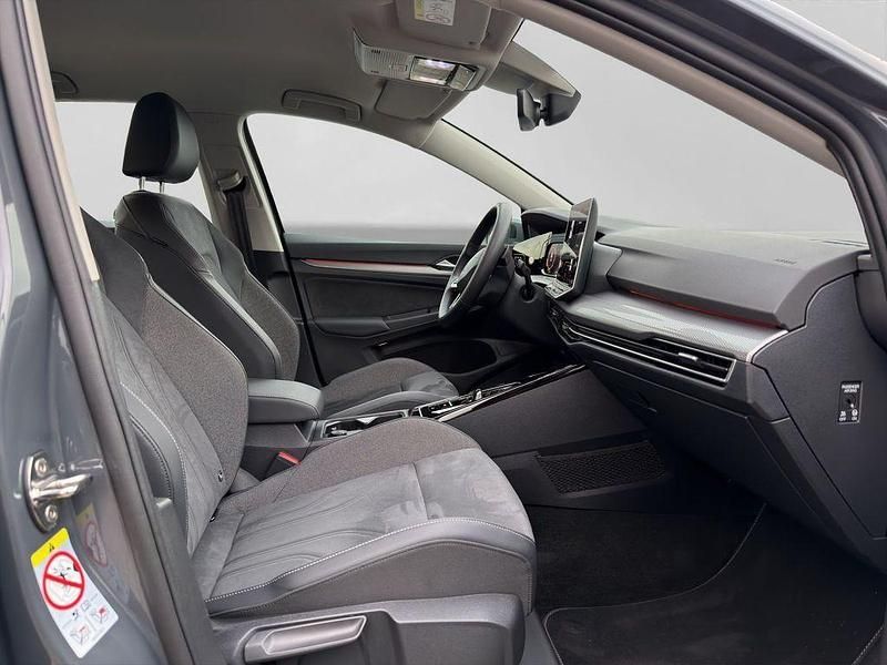 Gebraucht VW Golf VIII Style 150 PS (110 kW) 2025 Grau Limousine