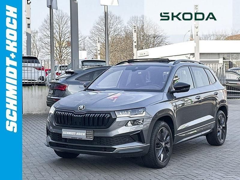 Graphite grau Gebraucht 2024 Skoda Karoq SportLine SUV | 36.999 € (Fairer Preis) - Bild 1/4