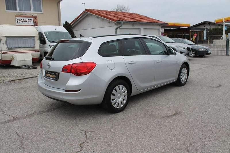 Gebraucht Opel Astra 116 PS (85 kW) 2013 Argon silber/ice silver (m2) Kombi