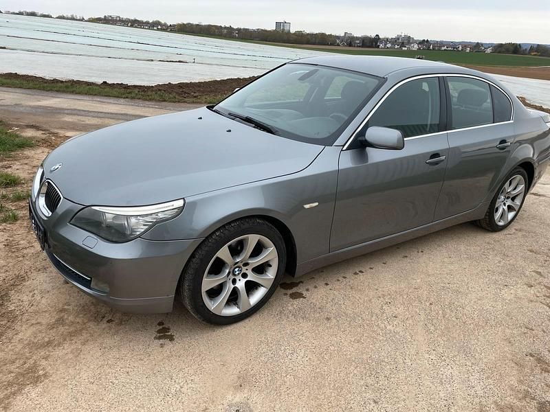 Gebraucht BMW 523 190 PS (139 kW) 2008 Grau Limousine