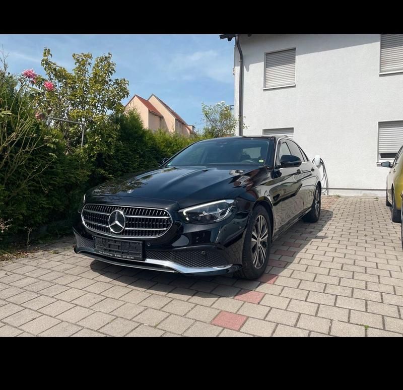 Schwarz Gebraucht 2020 Mercedes E220 Limousine | 23.500 € (Fairer Preis) - Bild 1/4