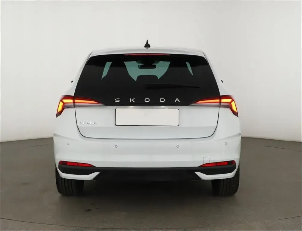 Gebraucht Skoda Scala Drive 150 PS (110 kW) 2025 Weiß Kleinwagen