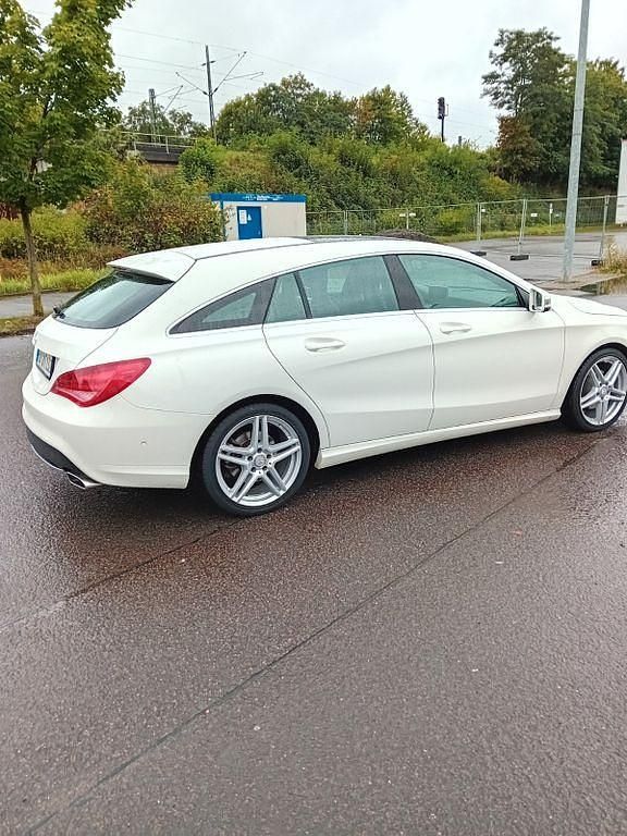 Gebraucht Mercedes CLA180 Shooting Brake 122 PS (89 kW) 2016 Weiß Kombi