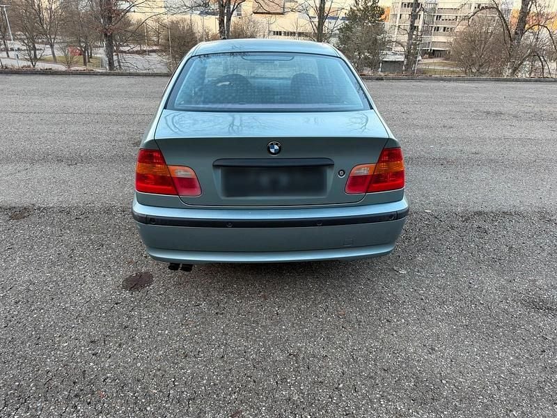 Second-hand BMW 325 192 CP (141 kW) 2002 Verde Berlinǎ