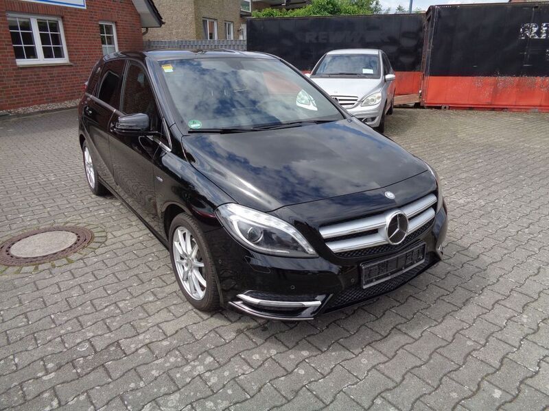 Schwarz Gebraucht 2012 Mercedes B180 Van / Kleinbus | 9.400 € (Superpreis) - Bild 1/4