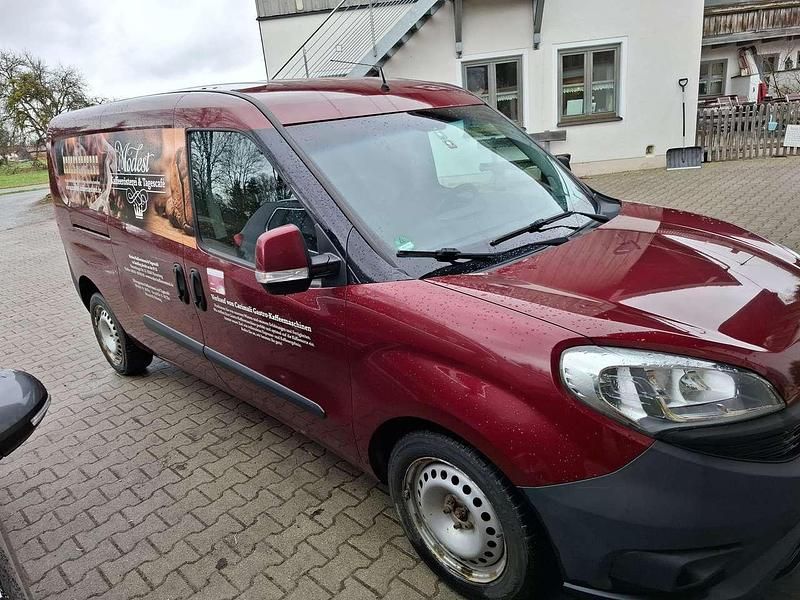 Gebraucht Fiat Doblò 105 PS (77 kW) 2015 Rot Van / Kleinbus