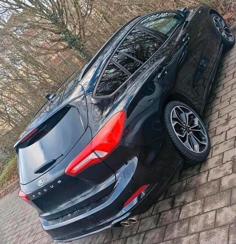 Gebraucht Ford Focus ST-Line 155 PS (114 kW) 2020 Schwarz Kombi
