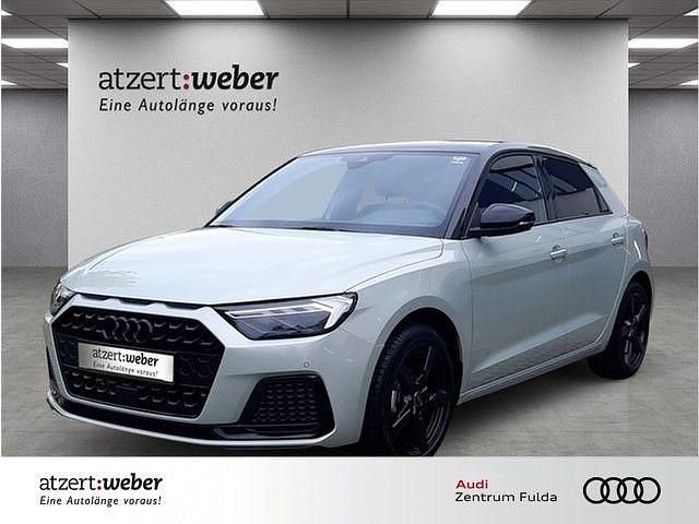 Tausilber metallic / mythossch Neu 2025 Audi A1 Sportback Advanced Plus Kleinwagen | 28.990 € (Etwas zu teuer) - Bild 1/4