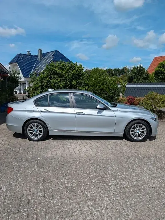 Gebraucht BMW 316 116 PS (85 kW) 2012 Silber Limousine