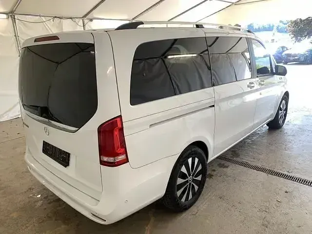 Gebraucht Mercedes EQV300 150 kW (204 PS) 2022 Arktikweiss Van / Kleinbus