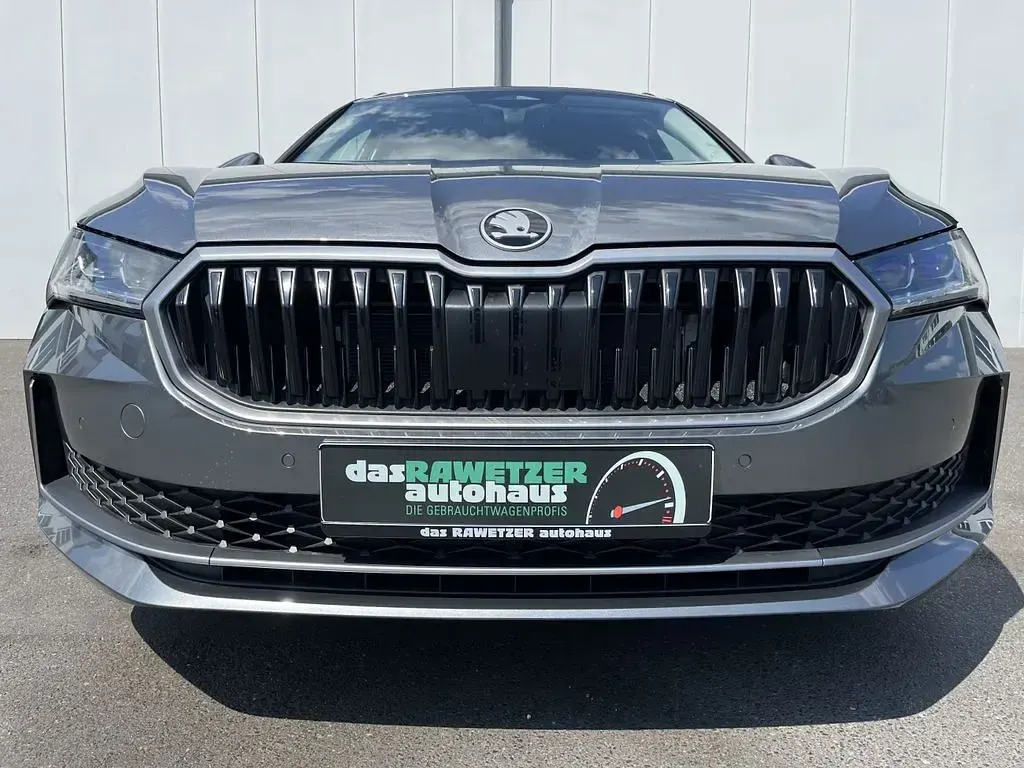 Gebraucht Skoda Superb Selection 150 PS (110 kW) 2025 Graphitegrau Kombi