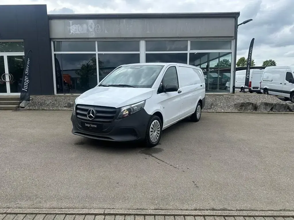 Gebraucht Mercedes Vito 163 PS (119 kW) 2024 Arktikweiß Van