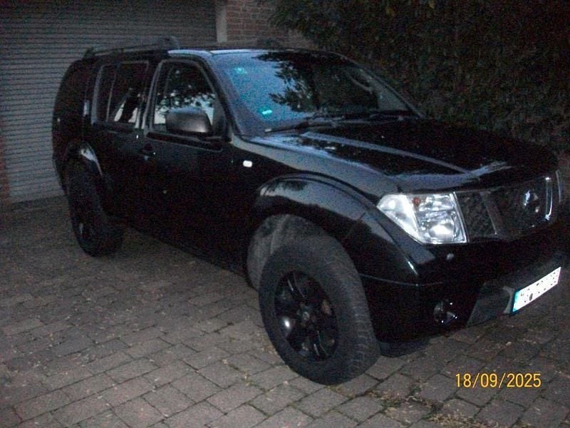 Schwarz Gebraucht 2005 Nissan Pathfinder SUV | 4.950 € (Etwas zu teuer) - Bild 1/4