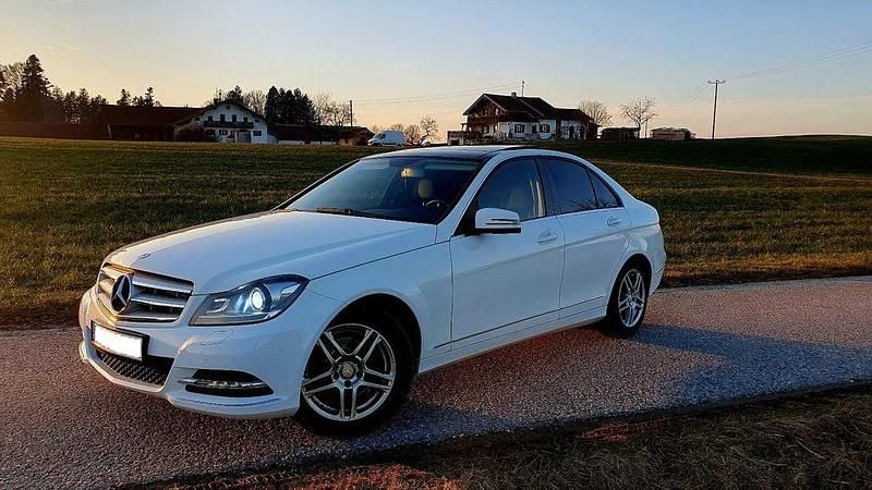 Gebraucht Mercedes C220 Elegance 170 PS (125 kW) 2014 Weiß Limousine