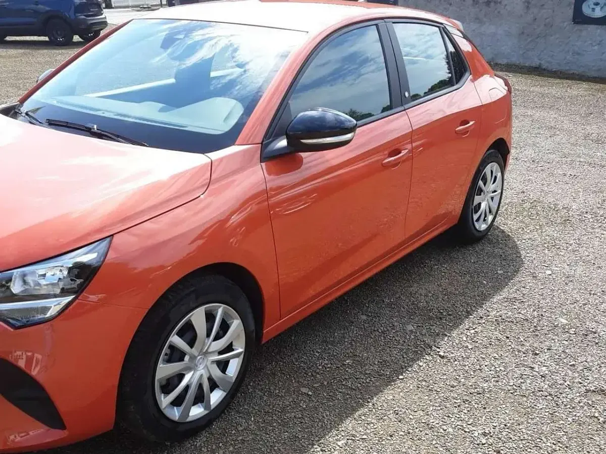 Gebraucht Opel Corsa-e Edition 100 kW (136 PS) 2022 Power orange/dynamik orange Kleinwagen