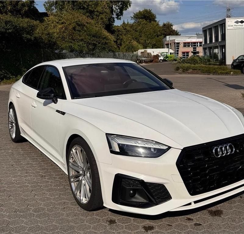 Weiß Gebraucht 2020 Audi A5 Sportback S-Line Limousine | 33.499 € (Fairer Preis) - Bild 1/4