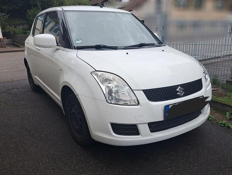 Weiß Gebraucht 2008 Suzuki Swift Comfort Limousine | 3.600 € (Etwas zu teuer) - Bild 1/4