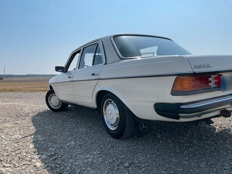 Gebraucht Mercedes 200 1981 Weiß Limousine