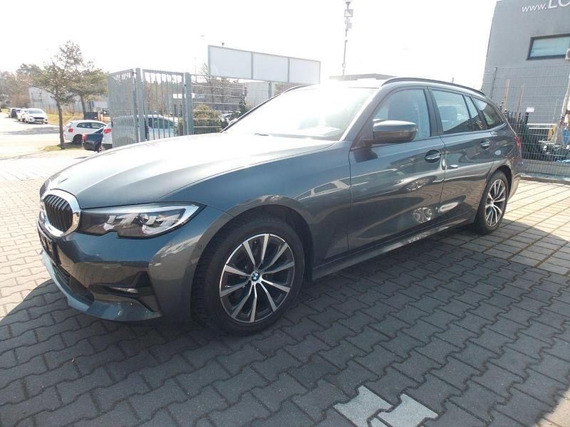 Gebraucht BMW 320 Advantage 190 PS (139 kW) 2022 Grau Kombi