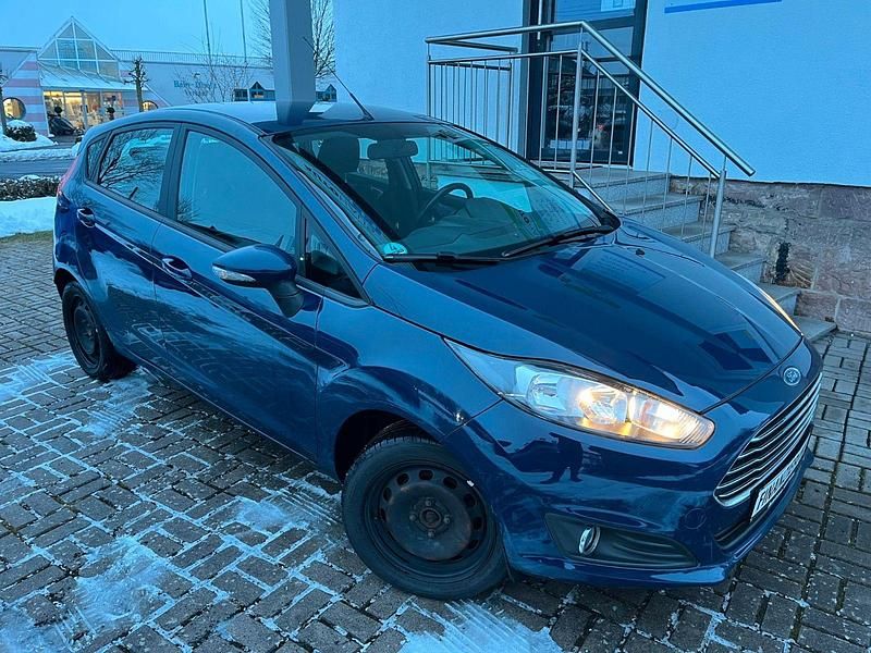 Blau Gebraucht 2015 Ford Fiesta Trend Kleinwagen | 5.800 € (Fairer Preis) - Bild 1/4