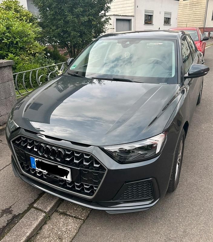 Grau Gebraucht 2019 Audi A1 SUV | 16.500 € (Guter Preis) - Bild 1/4