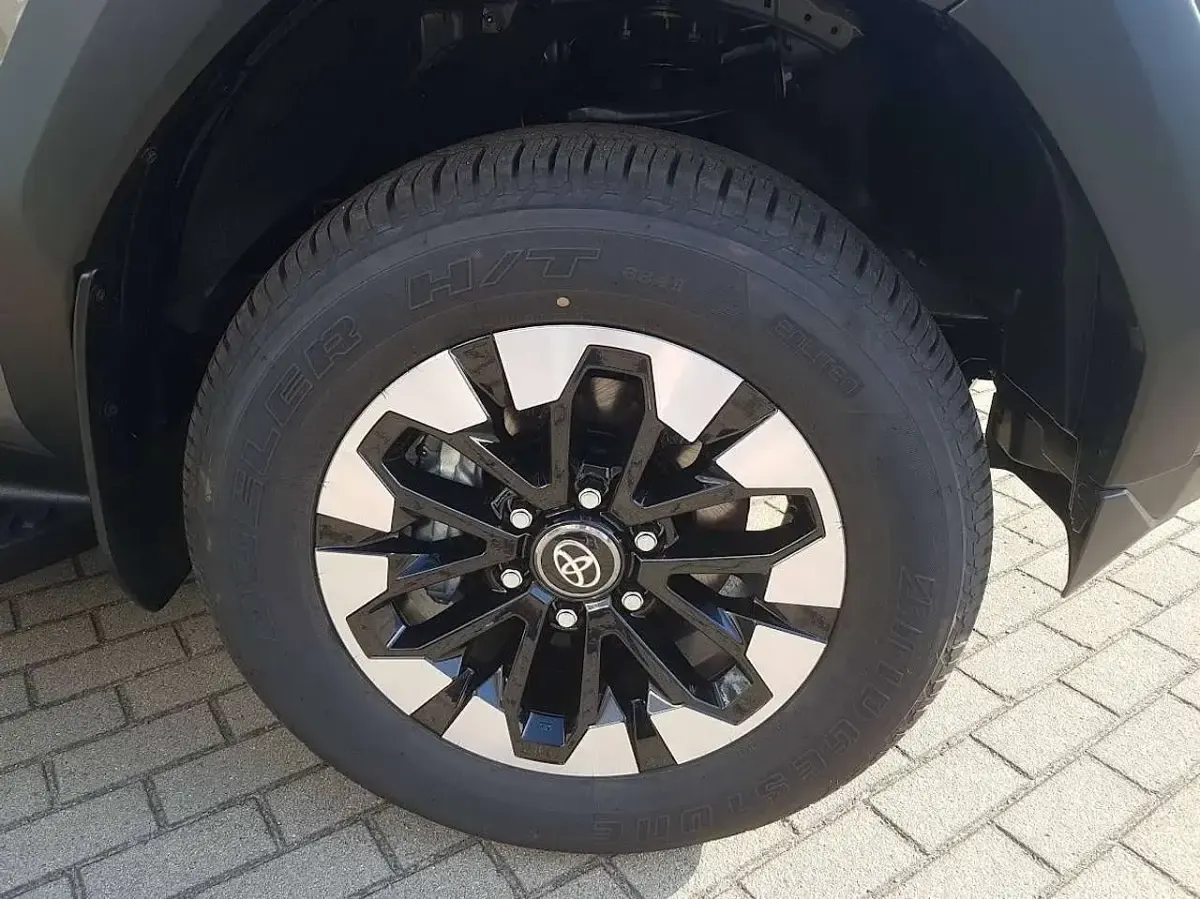 Neu Toyota HiLux Executive 204 PS (150 kW) 2026 Oxid bronze metallic Pickup