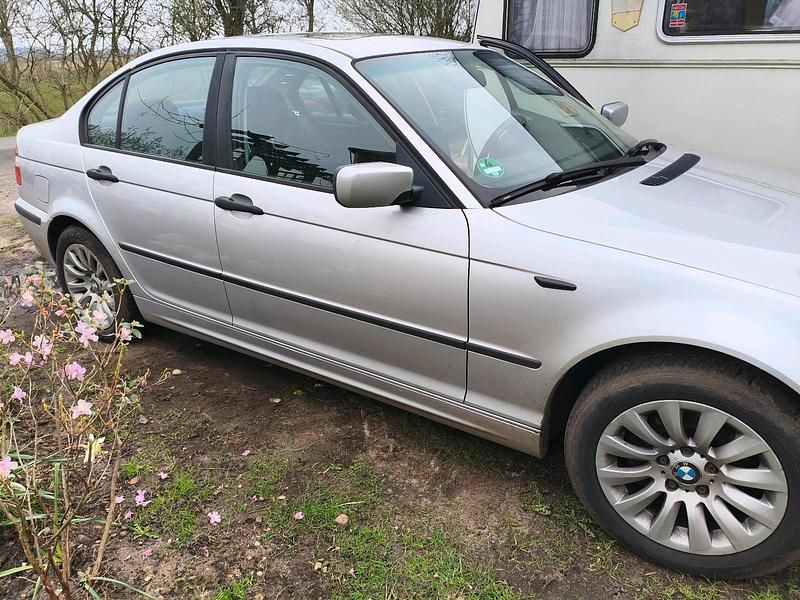 Gebraucht BMW 318 2002 Silber Limousine