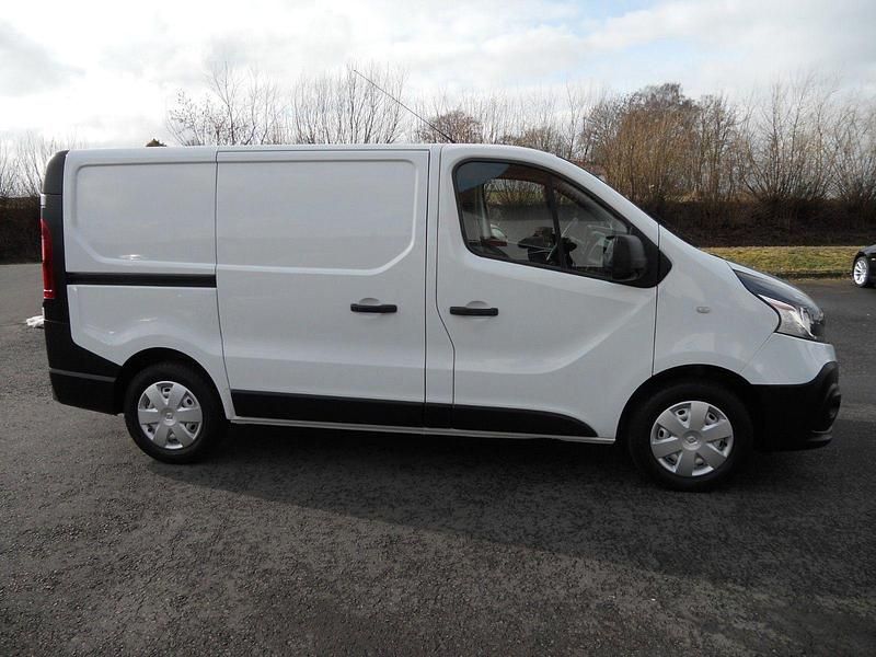 Gebraucht Renault Trafic Komfort 121 PS (88 kW) 2017 Weiß Van / Kleinbus