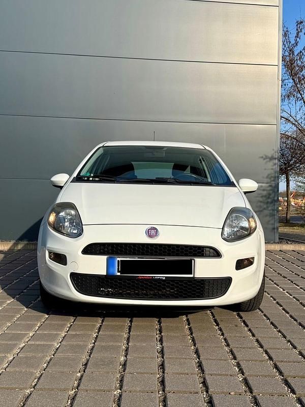 Gebraucht Fiat Punto 69 PS (50 kW) 2012 Weiß Kleinwagen