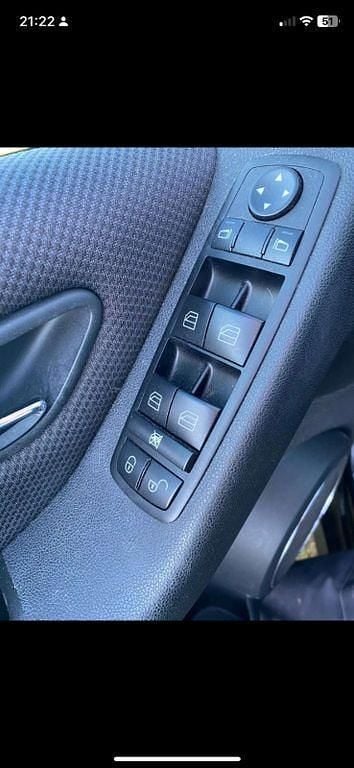 Gebraucht Mercedes B180 116 PS (85 kW) 2011 Schwarz Van / Kleinbus