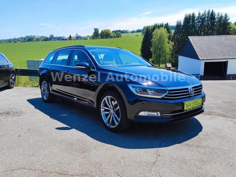 Deep black perleffekt Gebraucht 2017 VW Passat Kombi | 16.995 € (Fairer Preis) - Bild 1/4
