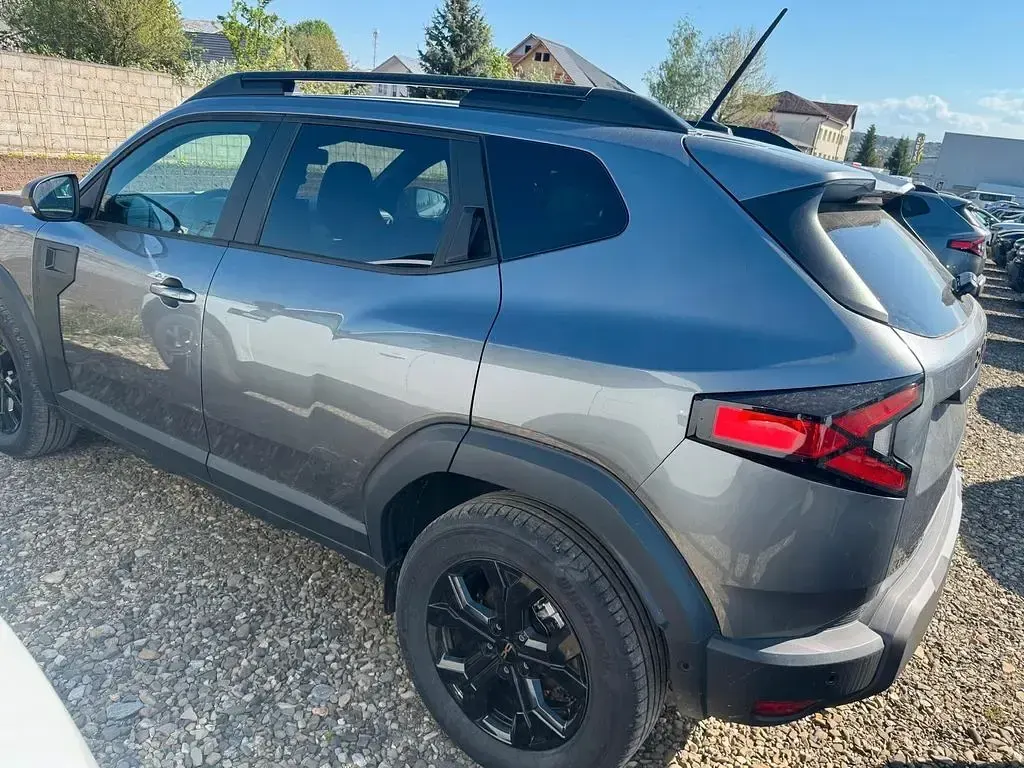Neu Dacia Duster Expression 122 PS (89 kW) 2026 Grün SUV