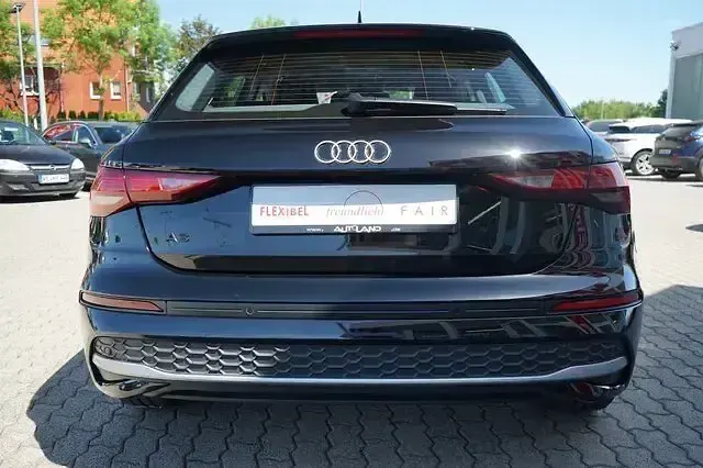 Gebraucht Audi A3 Sport 116 PS (85 kW) 2025 Schwarz Limousine