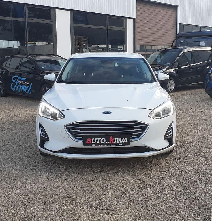 Gebraucht Ford Focus Trend 101 PS (74 kW) 2018 Weiß Limousine