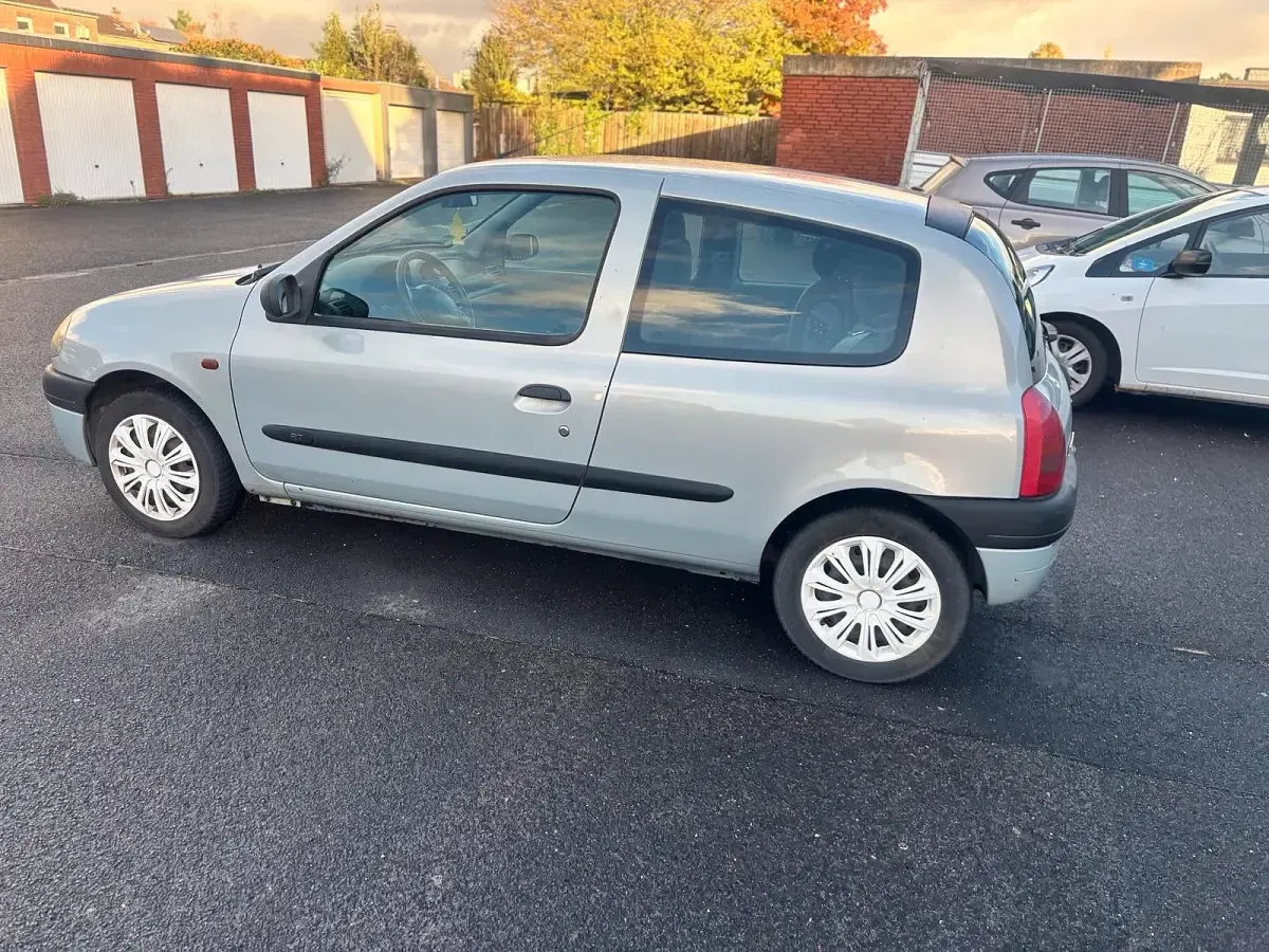 Gebraucht Renault Clio 60 PS (44 kW) 2000 Andere farben Kleinwagen
