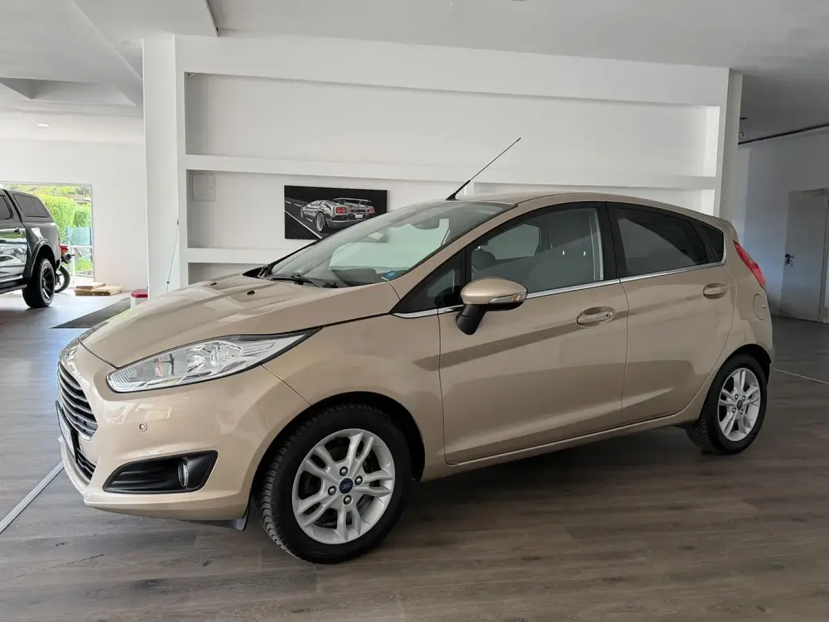 Gebraucht Ford Fiesta Cool & Sound Edition 101 PS (74 kW) 2017 Beige Kleinwagen