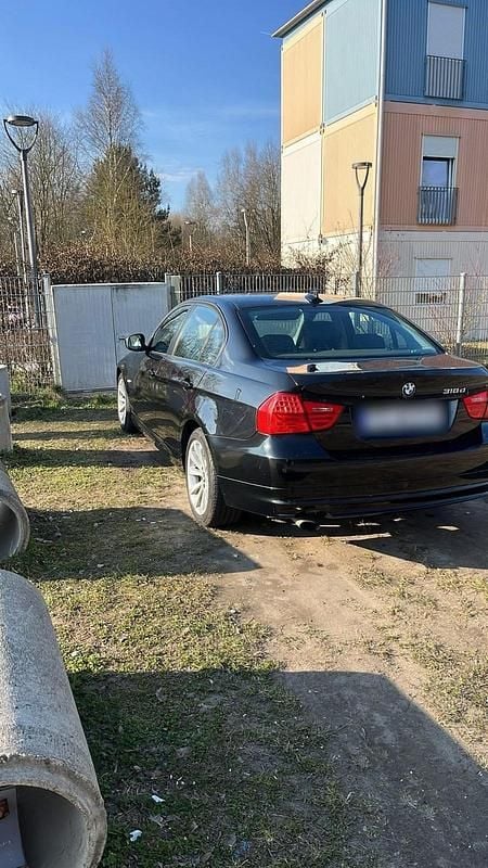 Schwarz Gebraucht 2010 BMW 318 Limousine | 2.300 € (Superpreis) - Bild 1/4