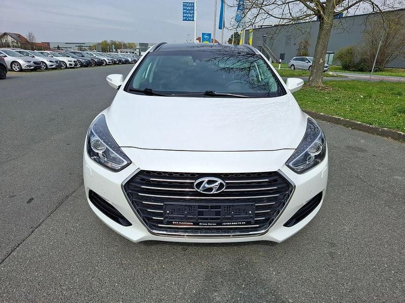 Gebraucht Hyundai i40 Premium 141 PS (103 kW) 2017 Weiß Kombi