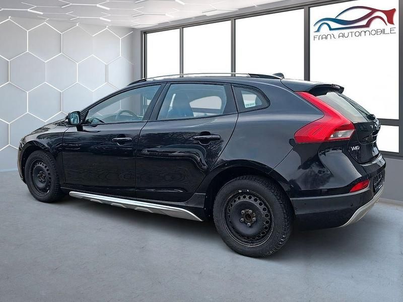 Gebraucht Volvo V40 CC Momentum 114 PS (83 kW) 2015 Schwarz Kombi