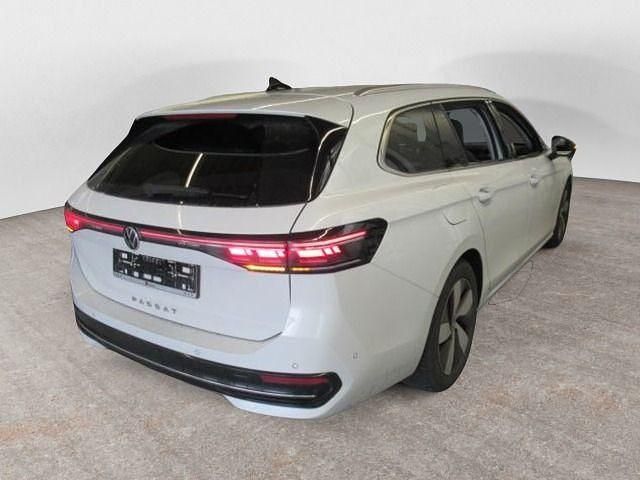 Gebraucht VW Passat IQ Drive 150 PS (110 kW) 2024 Weiß Kombi