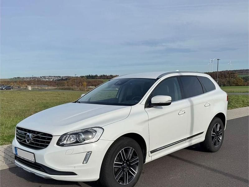 Weiß Gebraucht 2016 Volvo XC60 Summum SUV | 18.900 € (Etwas zu teuer) - Bild 1/4