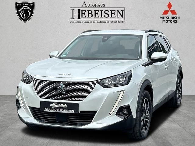 Gebraucht Peugeot e-2008 Allure 100 kW (136 PS) 2021 Perlmutt weiß perleffekt SUV