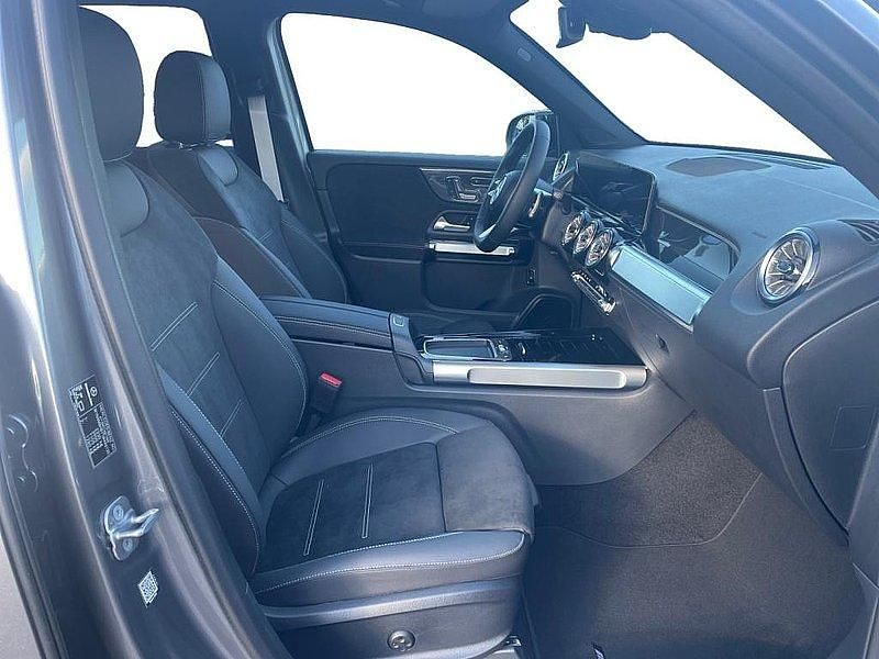 Gebraucht Mercedes GLB200 163 PS (119 kW) 2025 Metalliclack mountaingrau SUV