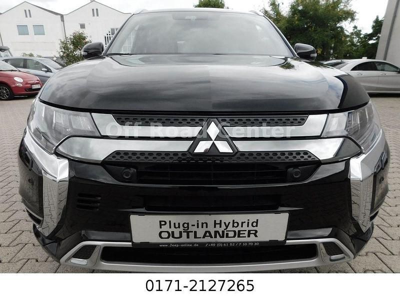 Schwarz Gebraucht 2020 Mitsubishi Outlander P-HEV Top SUV | 19.990 € (Fairer Preis) - Bild 1/4