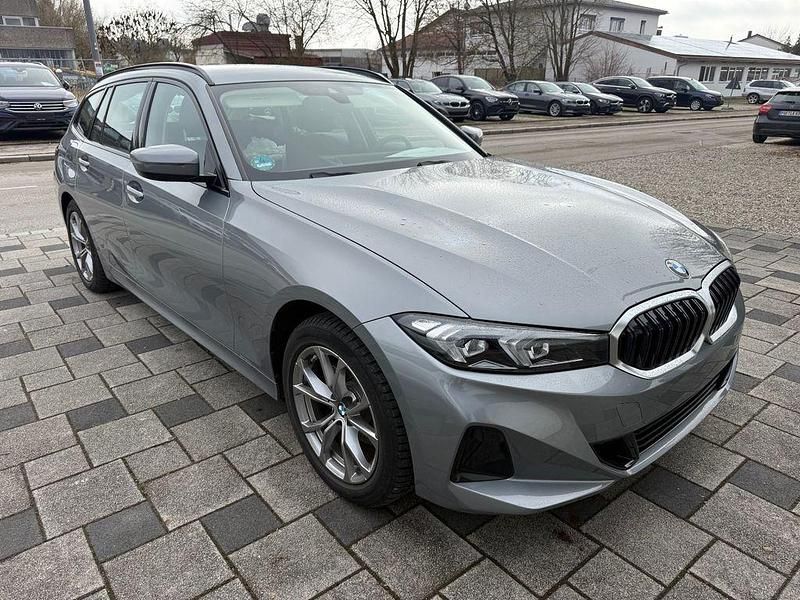 Gebraucht BMW 320 190 PS (139 kW) 2023 Grau Kombi