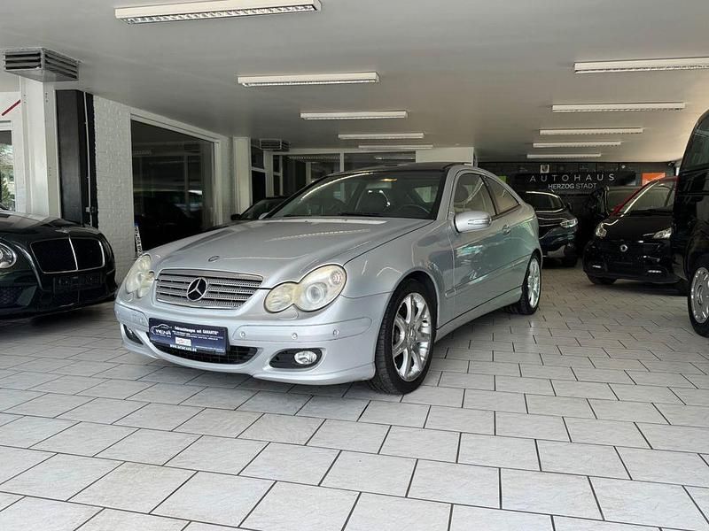 Silber Gebraucht 2011 Mercedes C180 Limousine | 5.999 € (Superpreis) - Bild 1/4