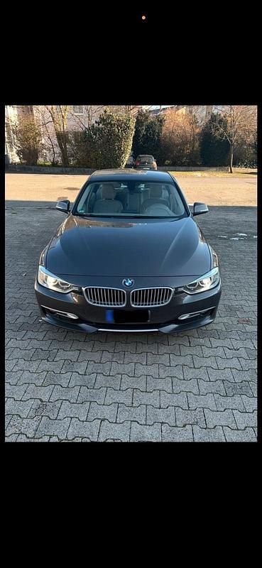 Gebraucht BMW 320 184 PS (135 kW) 2012 Braun Limousine